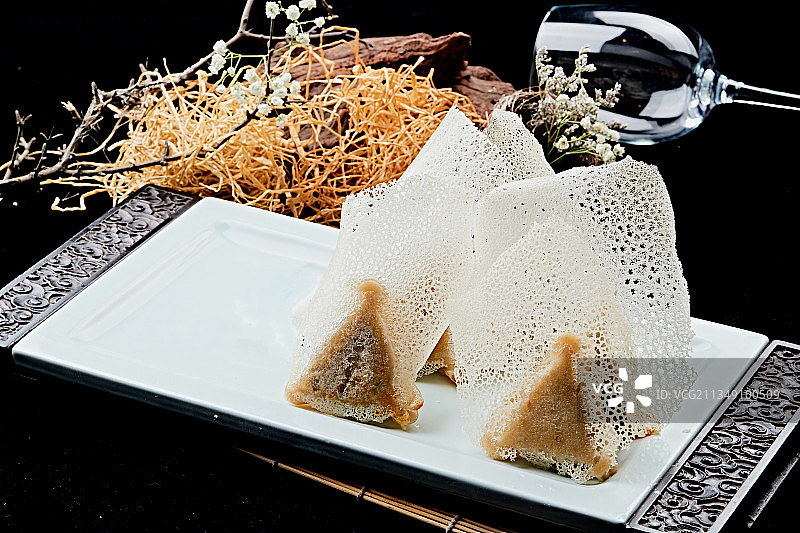 冰雪渔网水煎包图片素材