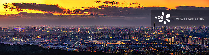 龙泉山遥望雪山图片素材