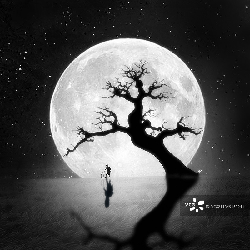 月光与滚铁环的小孩图片素材