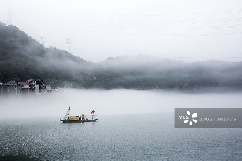 新安江晨雾图片素材