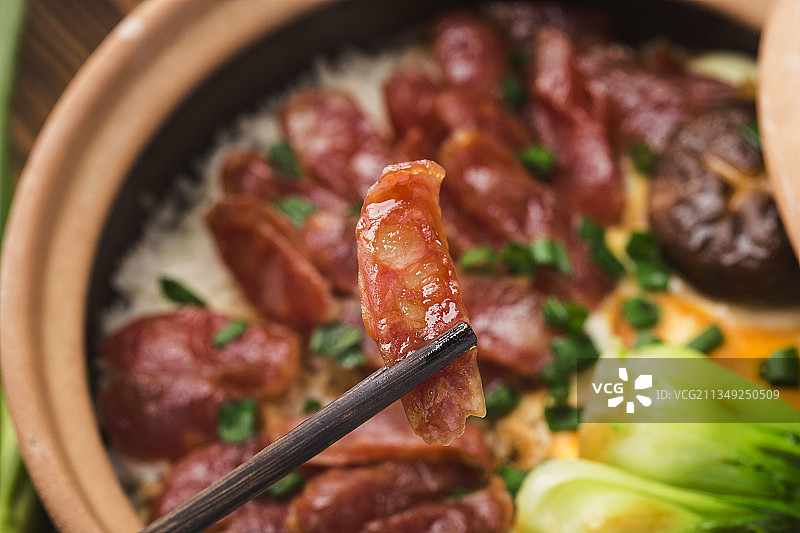 广东粤菜-腊味煲仔饭图片素材