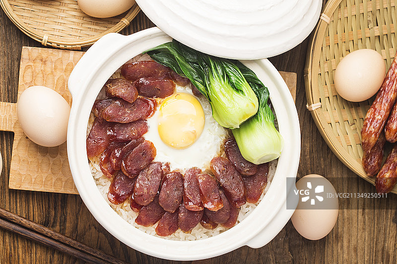广东粤菜-腊味煲仔饭图片素材