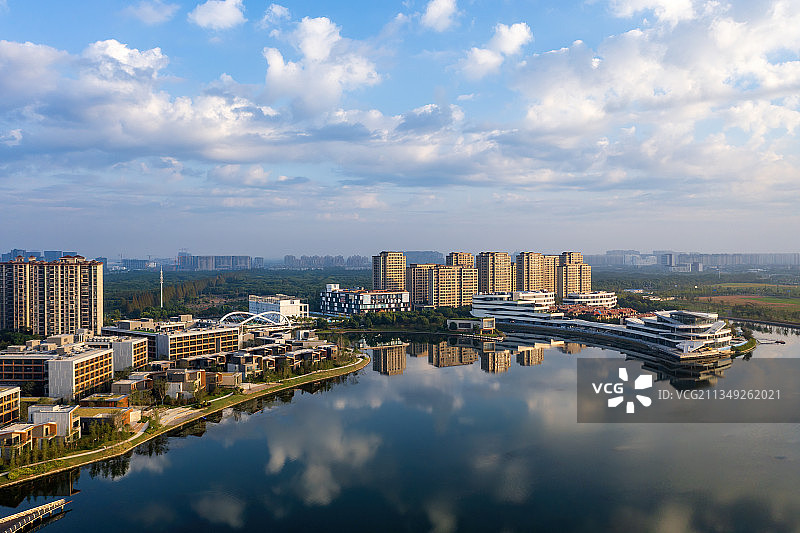航拍奉贤上海之鱼万豪大酒店朝霞图片素材