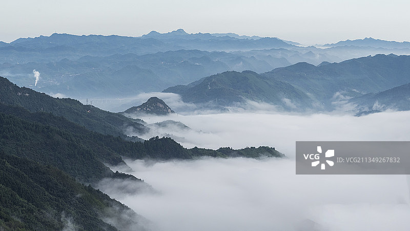 重庆綦江区黑山晨雾图片素材