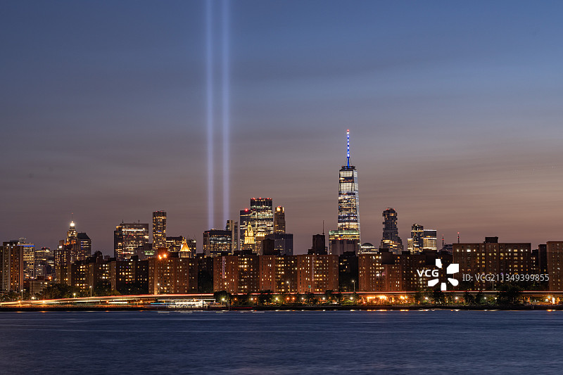 911恐怖袭击二十周年纪念光柱图片素材