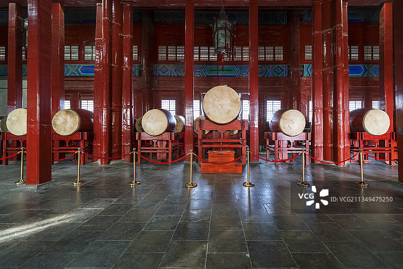 北京鼓楼内部中国大鼓图片素材