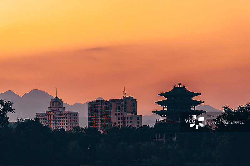 夕阳古楼剪影图片素材