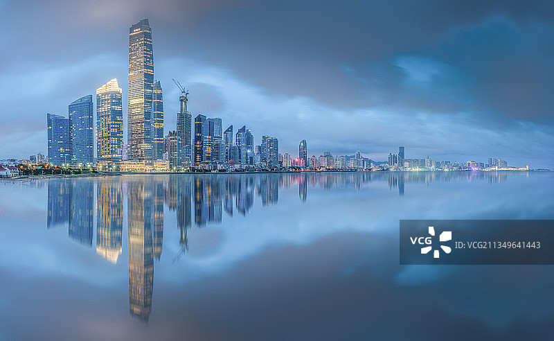 青岛海边城市天际线图片素材