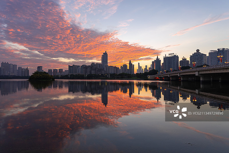 南湖火烧云图片素材