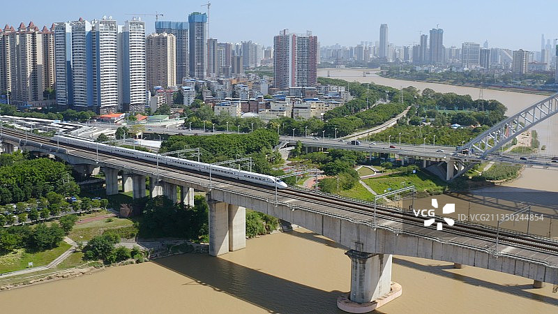 高铁从车站开出过桥驶向远方航拍图片素材