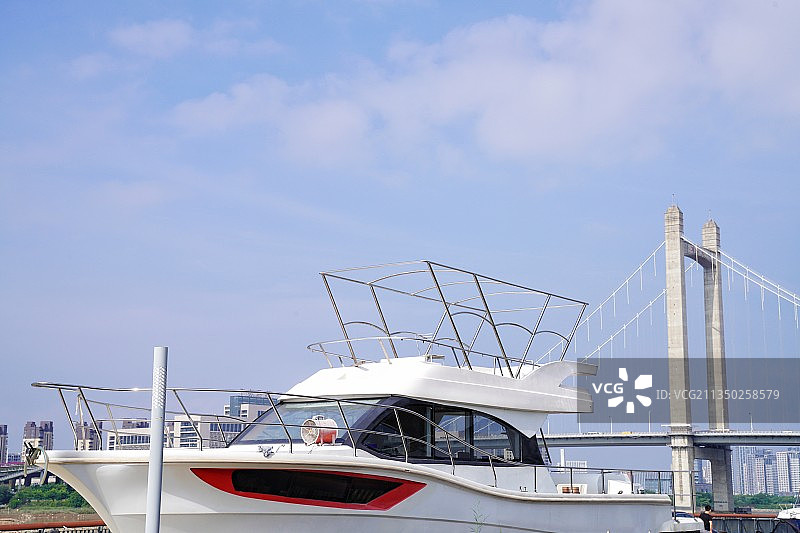 鼓山大桥旁边游艇码头图片素材