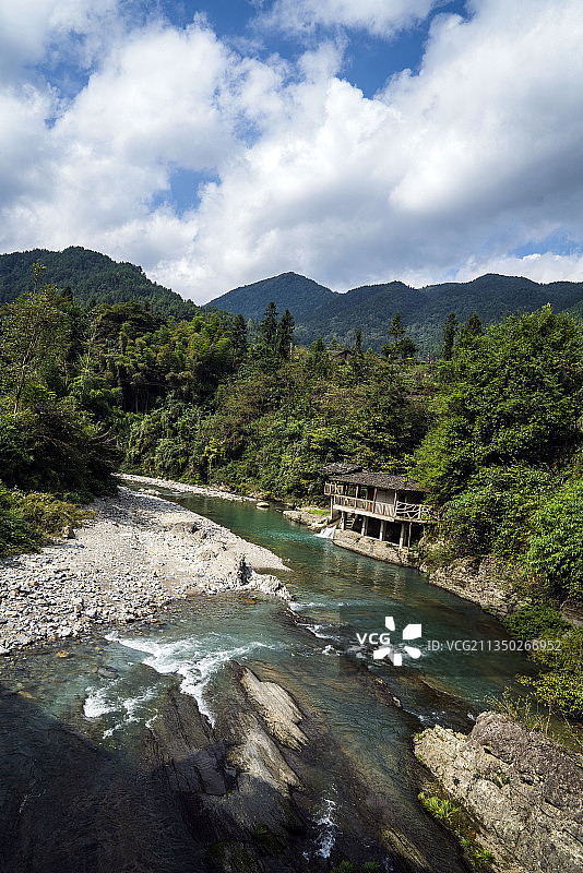 湖北：恩施市盛家坝镇二官寨村百年古凉桥官渡桥图片素材