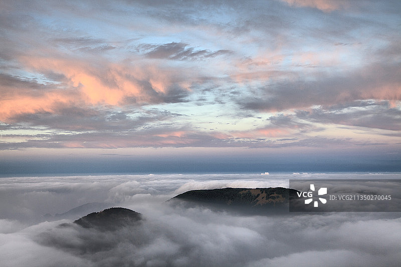河北兴隆雾灵山云海图片素材