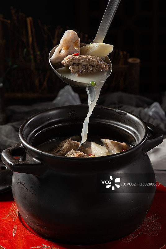莲藕排骨汤图片素材
