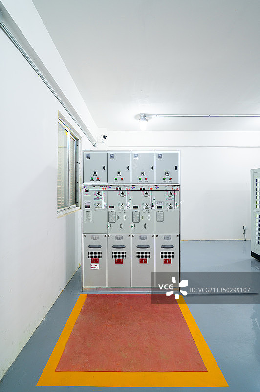 10kV配电站内高低压开关设备图片素材