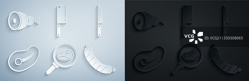 煎锅里的牛排肉、刀、香肠图片素材