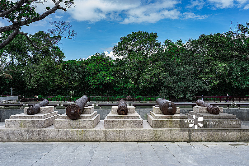 公园里的古代钢炮图片素材