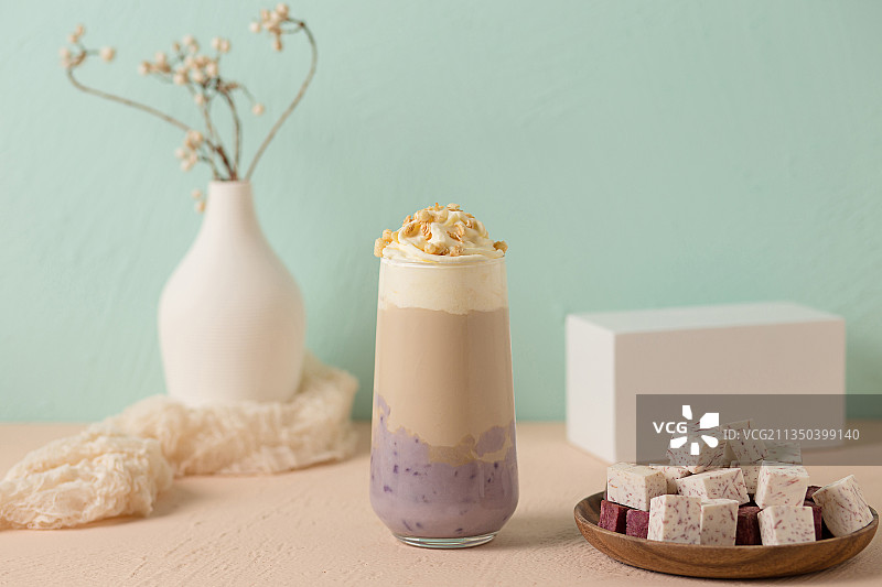 清新色调，像画一样的奶茶水果茶饮品图片素材