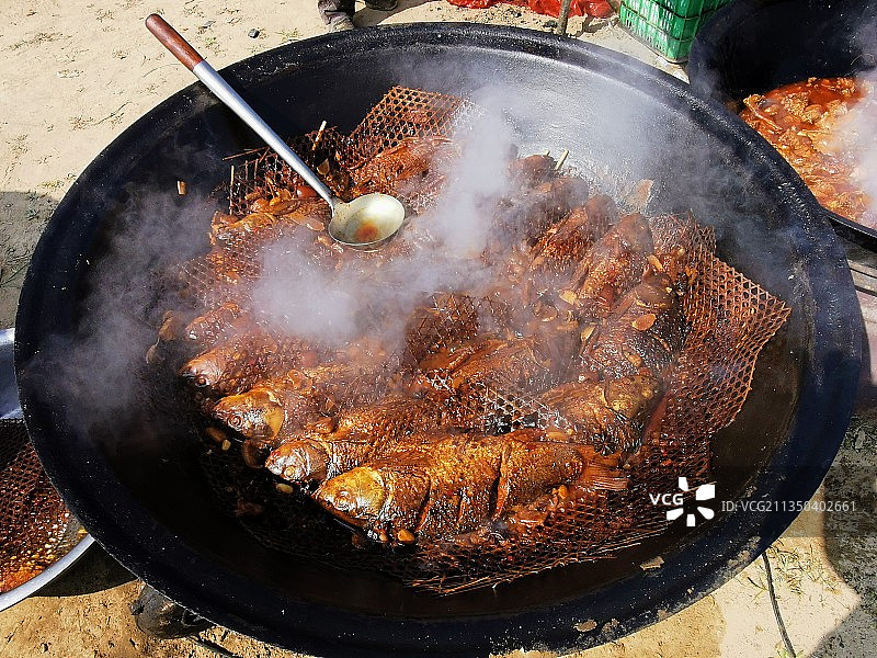 铁锅炖鱼图片素材