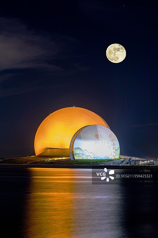 十五月亮十六圆图片素材