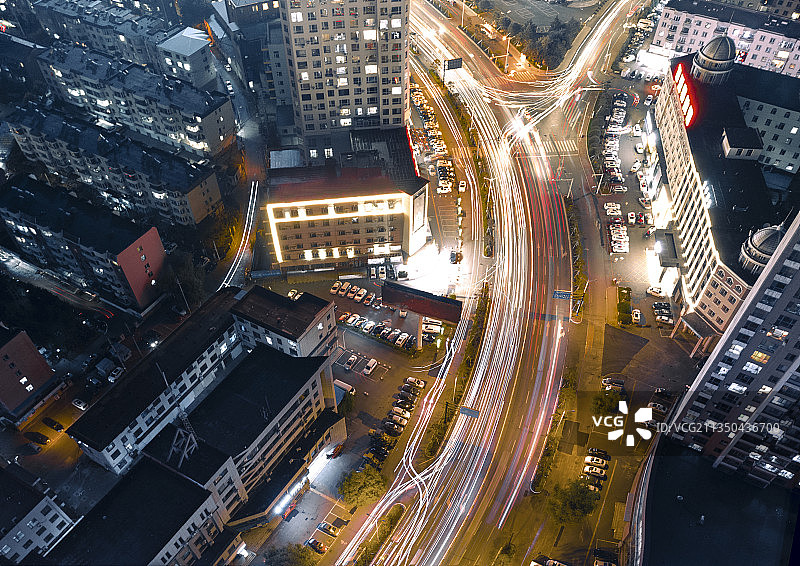 傍晚的衡山东路车来车往图片素材