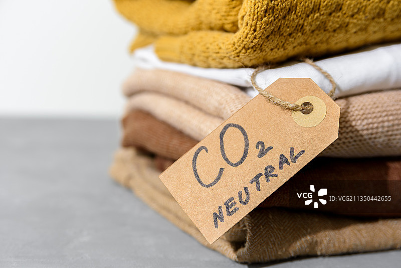 带有碳排放标签的服装图片素材