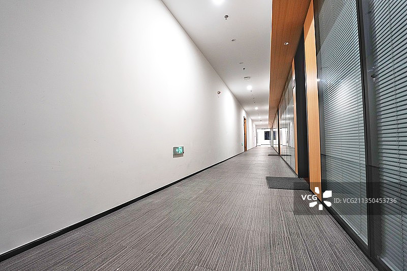 崭新的办公室走廊图片素材