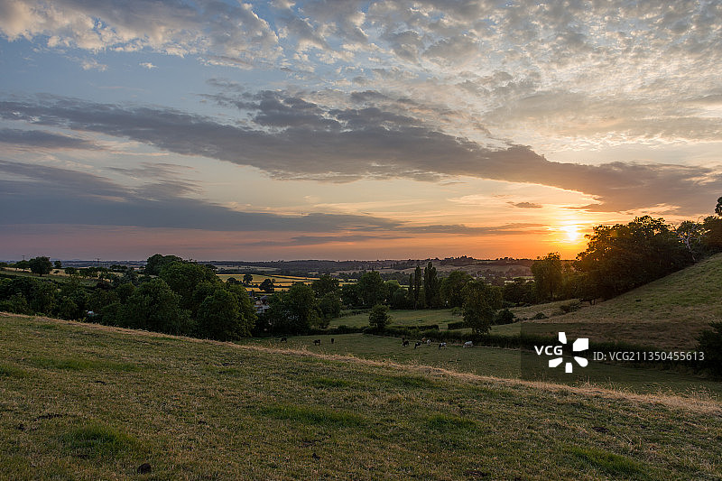 英国阿尔斯特日落时分田野风光图片素材