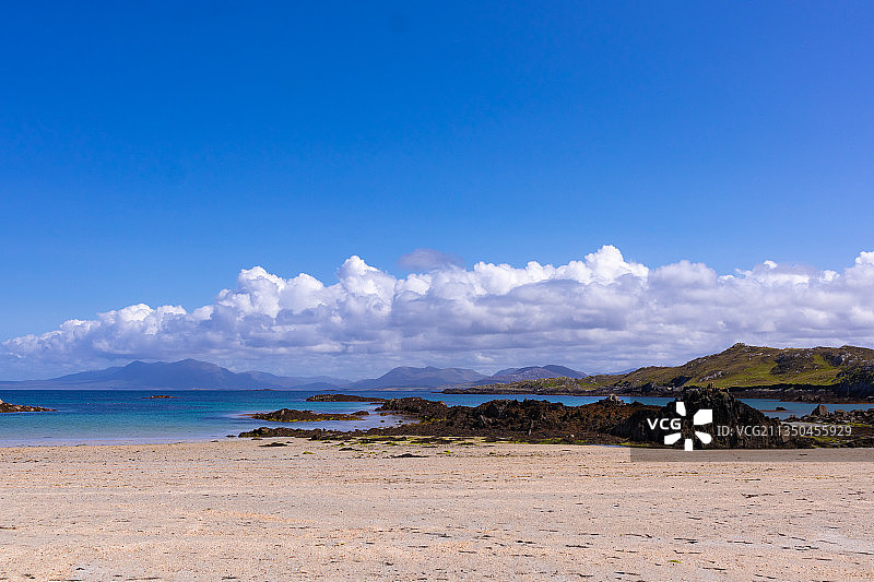 爱尔兰伊尼什博芬岛海滩的蓝天美景图片素材