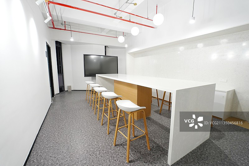 崭新的办公室吧台图片素材