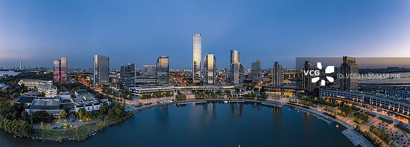 苏州园区独墅湖月亮湾傍晚图片素材