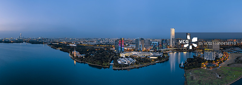 苏州园区独墅湖月亮湾傍晚图片素材