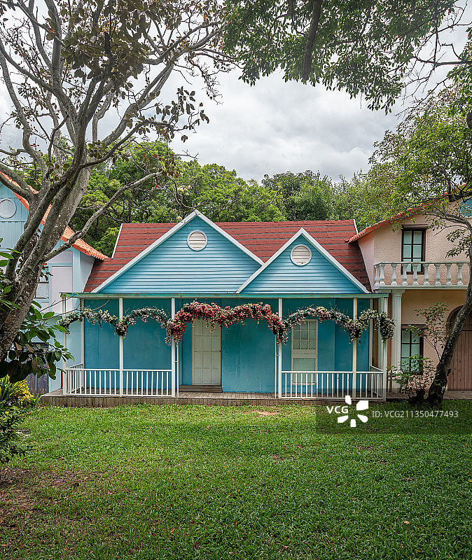 彩色小屋,色彩鲜艳,成一排,建筑结构,小木屋、西式、童话图片素材