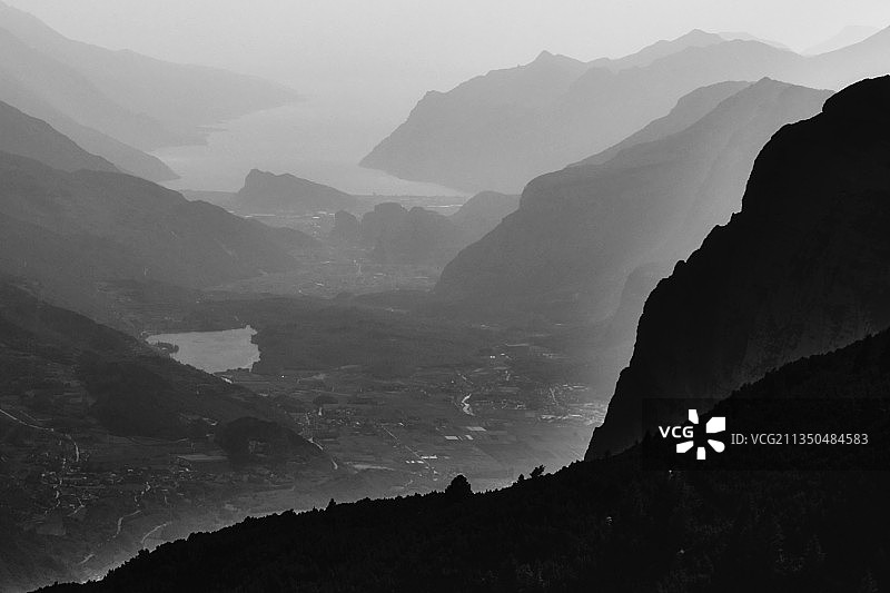 意大利山脉剪影美景图片素材