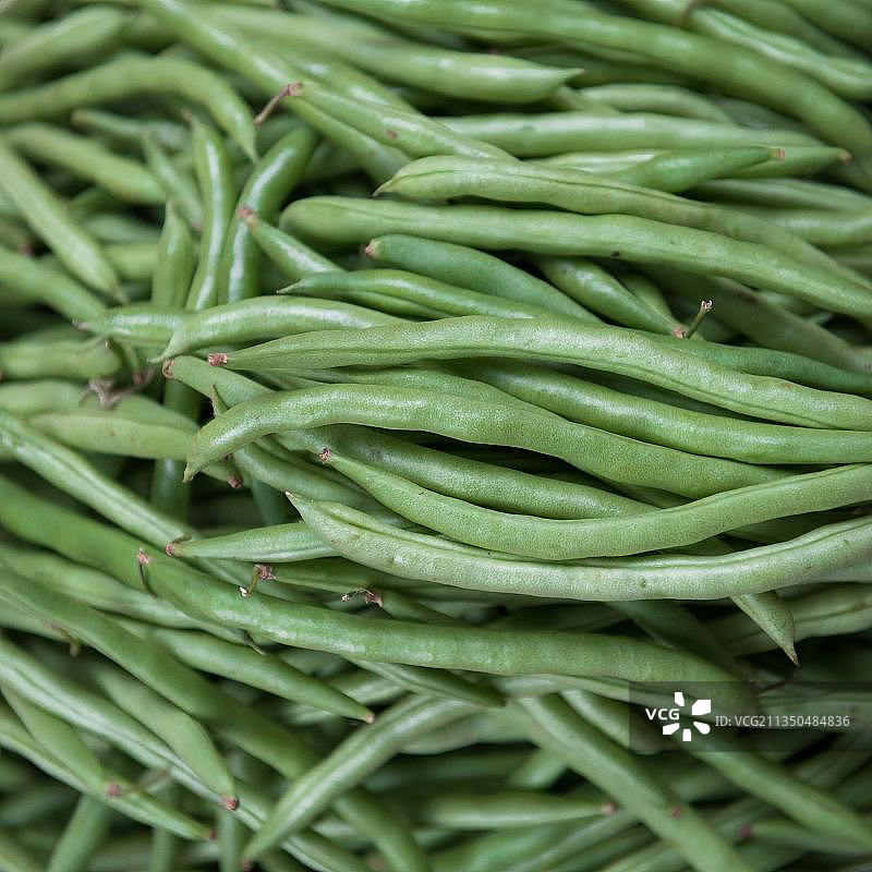 市场上出售的绿豆特写图片素材
