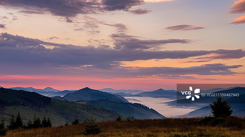 罗马尼亚普里洛普日落山景图片素材