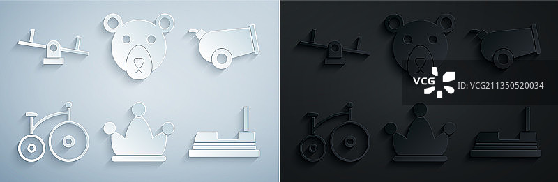 小丑帽、铃铛、老式自行车组合图片素材