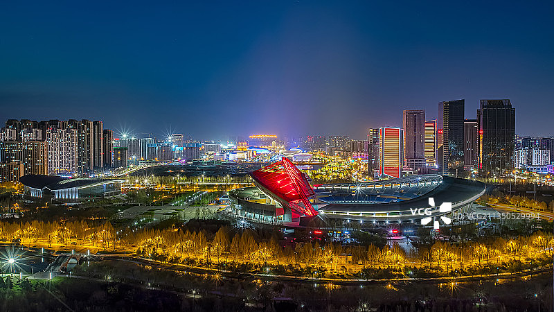 夜幕下的体育中心图片素材