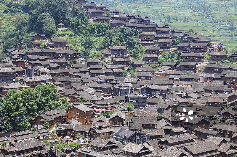贵州省黔东南苗族侗族自治州雷山县：西江千户苗寨俯瞰图片素材