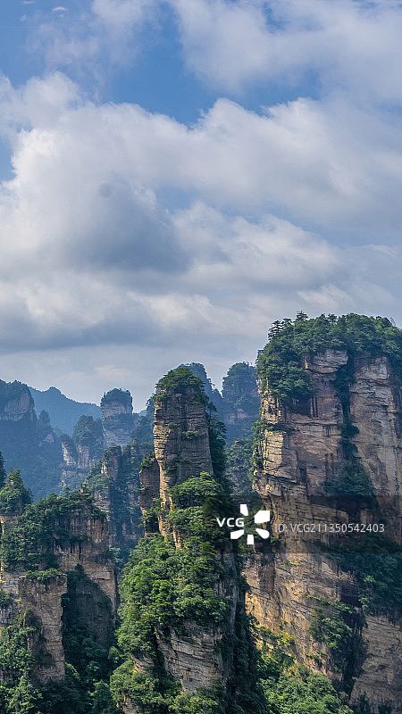 晴朗湖南省张家界市张家界国家森林公园园内阿凡达取景地全景接片图片素材