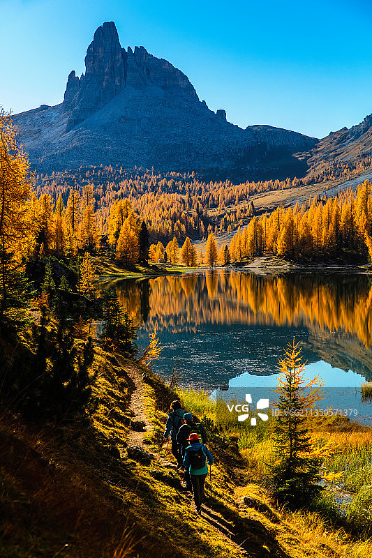 徒步秋色Lago federa图片素材