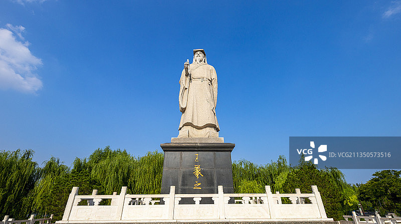 山东省临沂市书法广场王羲之雕像图片素材