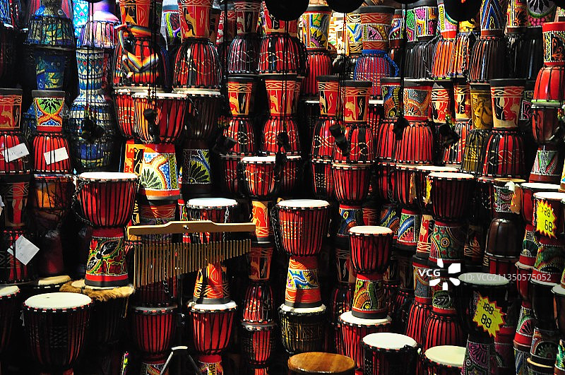 雨中凤凰城图片素材