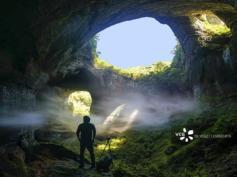 贵州遵义务川县石朝乡天坑图片素材