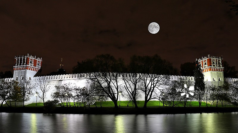 夜晚的倒影图片素材