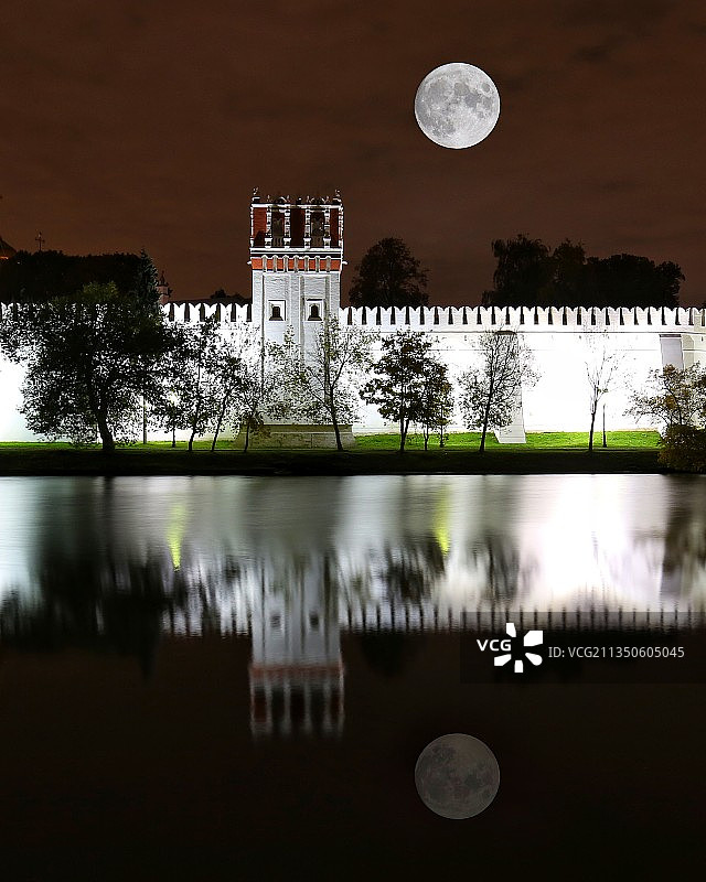 夜晚的倒影图片素材