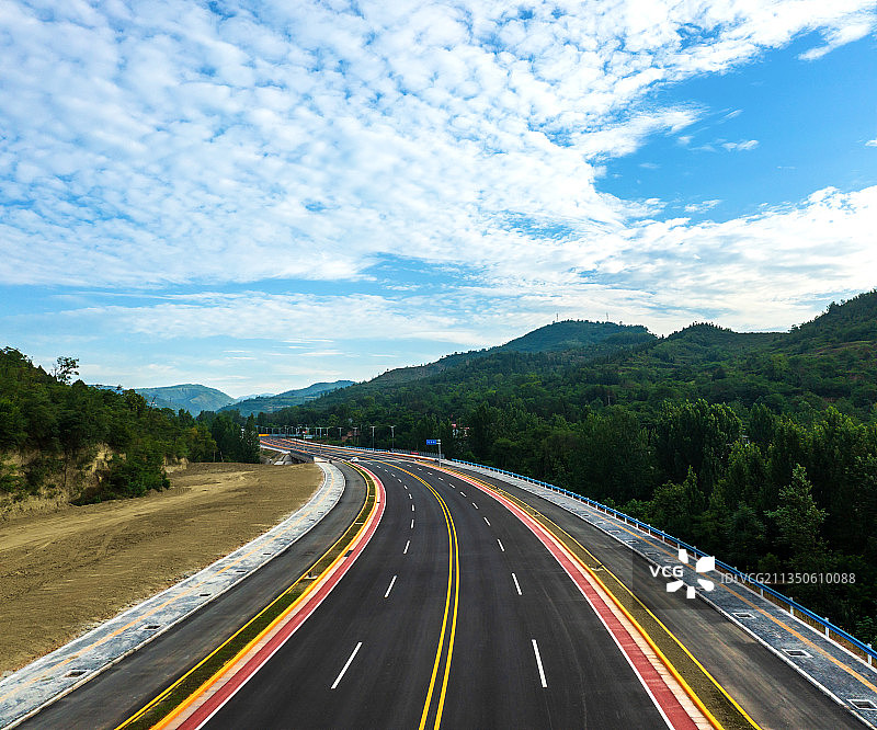 2021年代的河南西部乡村公路图片素材