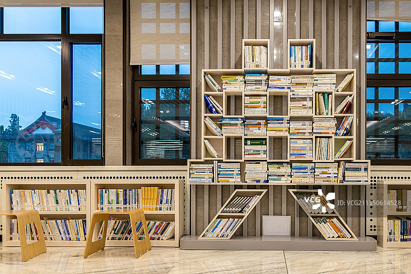 北京大学图书馆“典”字书架图片素材