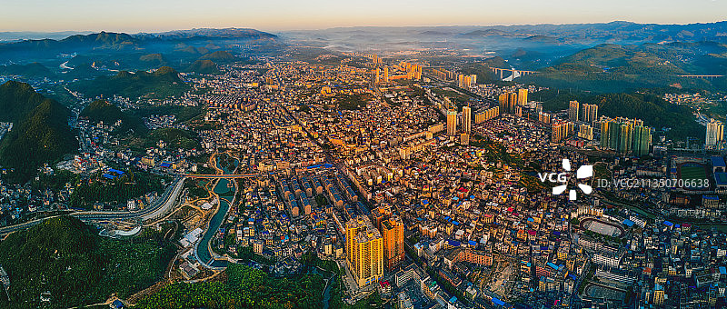 晨照花垣县城图片素材