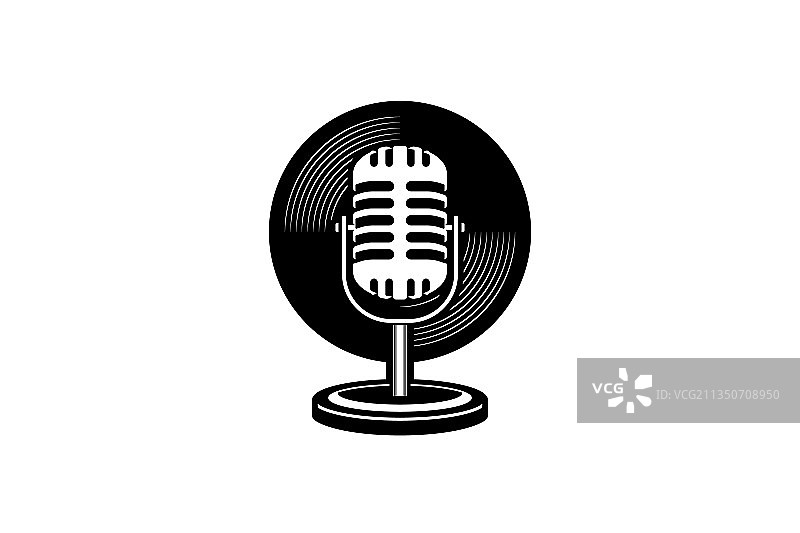 黑胶唱片上的复古麦克风图片素材